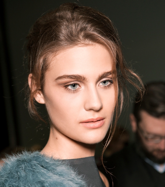 Beauty Q&A: Cara Menciptakan Semi-Formal Updo