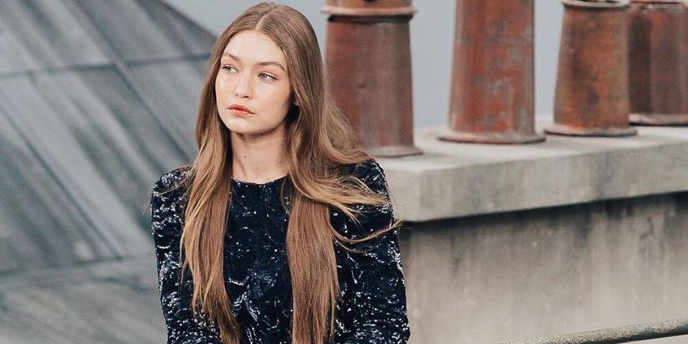Gigi Hadid Mencegat YouTuber yang Mengganggu Runway Chanel