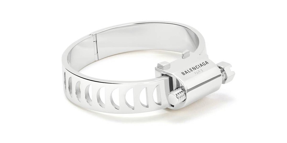 Gelang Balenciaga Bergaya Industrial Ini Dijual Hingga Rp9,5 Juta