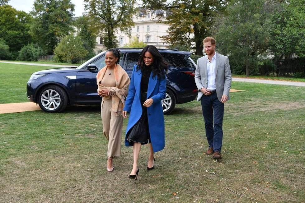 Ibu Meghan Markle Tinggal Bersama Meghan dan Pangeran Harry