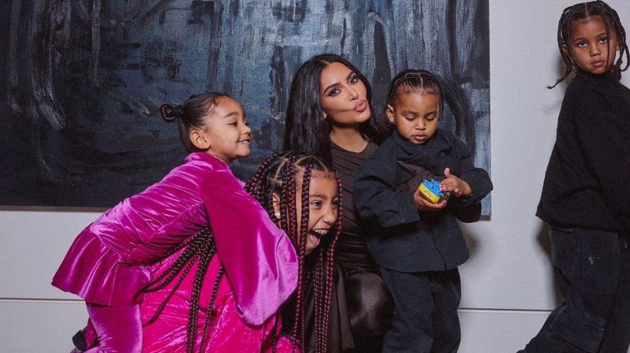 North West Aktif di TikTok, Kim Kardashian dan Kanye Saling Serang