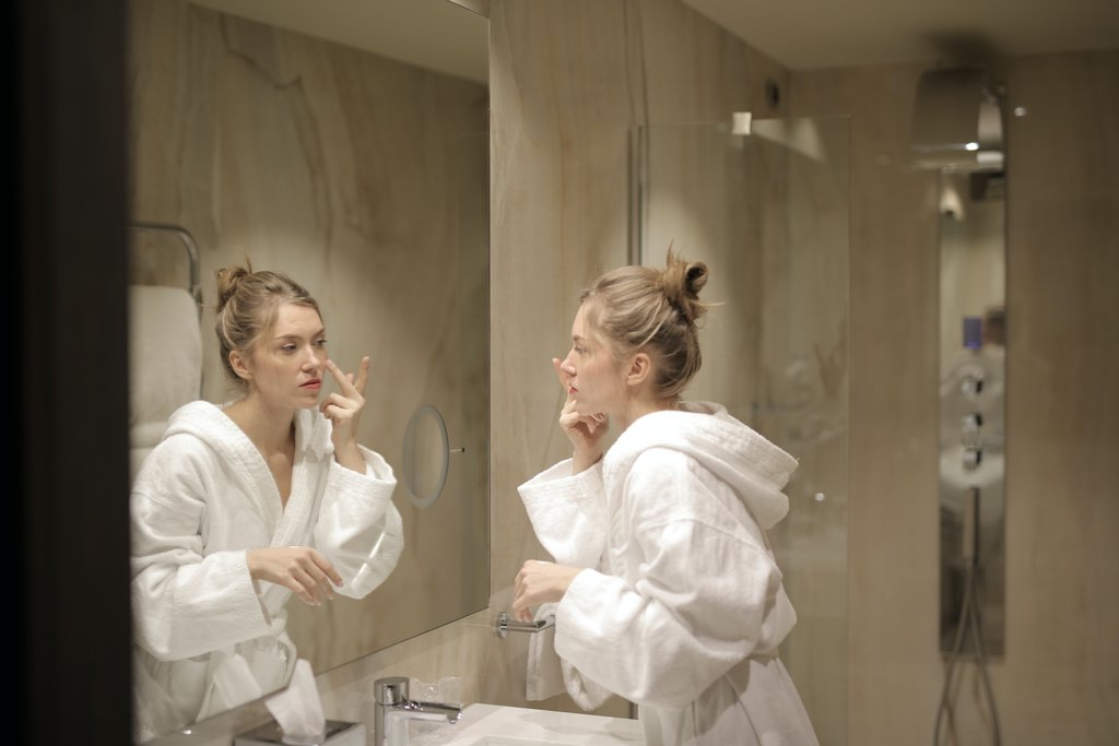 Kulit Berjerawat Saat di Rumah? Coba 5 Produk Skincare Ini!