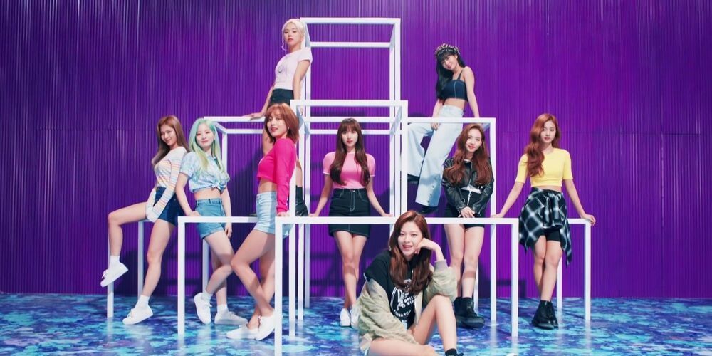 7 Lagu TWICE untuk Kamu yang Sedang Jatuh Cinta!