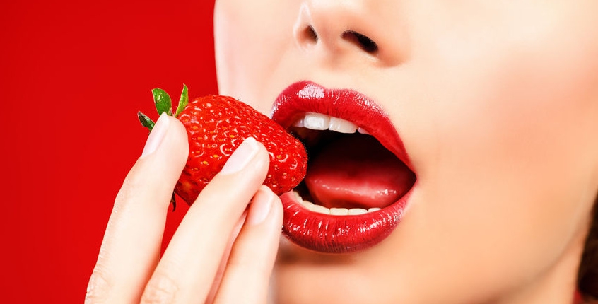 10 Makanan dan Minuman Penyegar Napas Sebelum Berciuman