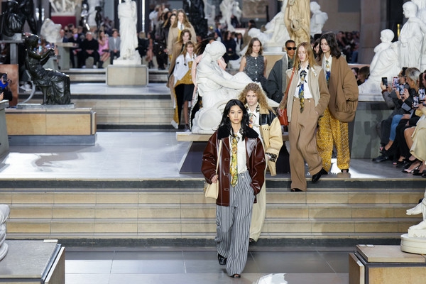 5 Momen Heboh di Paris Fashion Week Fall/Winter 2022