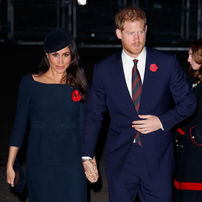 Harry & Meghan Beritahu Ingin Tinggalkan Kerajaan Via Email