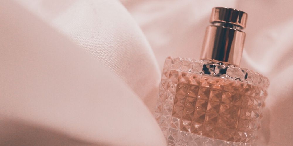 Rekomendasi Parfum Bernuansa Floral yang Menyegarkan