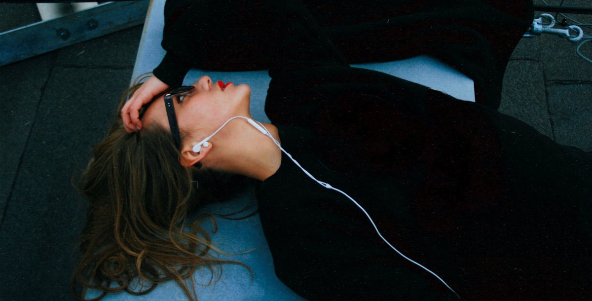 6 Lagu Indie Sepanjang Masa yang Liriknya Bikin Baper!