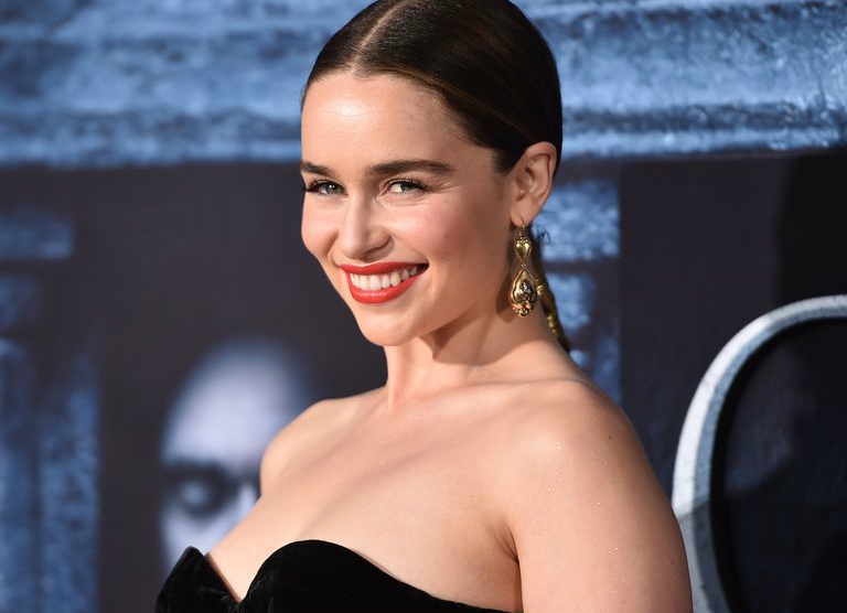 Respon Lucu Emilia Clarke untuk 'Starbucks' Game of Thrones