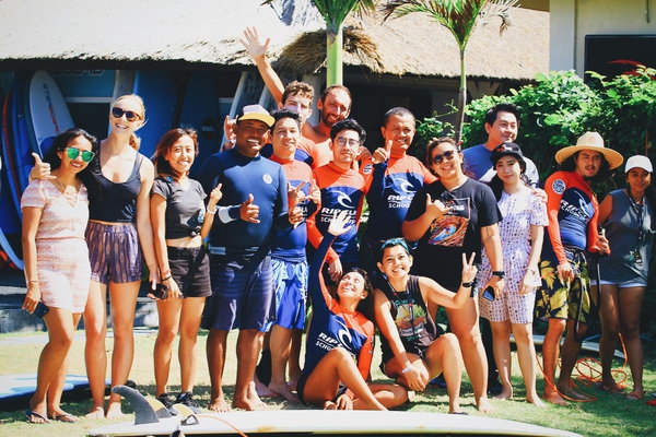 Serunya Menaklukkan Ombak Bersama Rip Curl di Bali