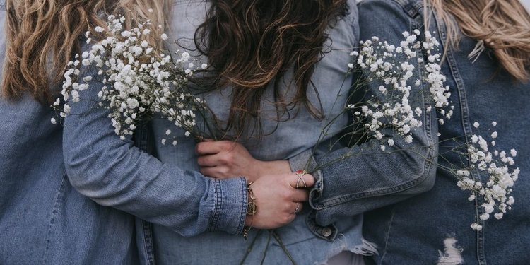 15 Hal yang Tidak Boleh Dikatakan Pada Teman yang Depresi