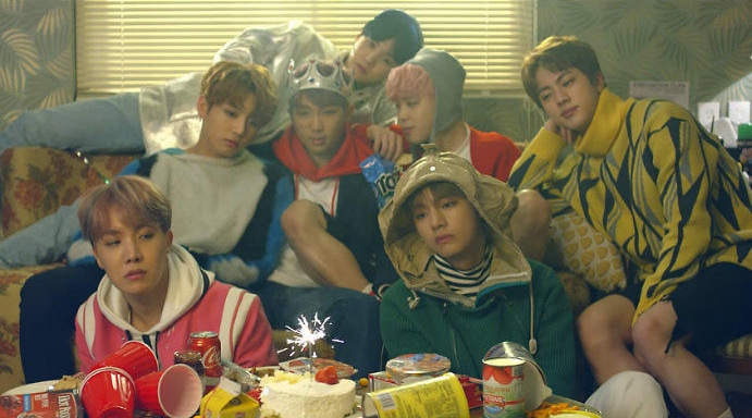 10 Lagu BTS Ini Siap Bikin Kamu Baper! Penasaran?