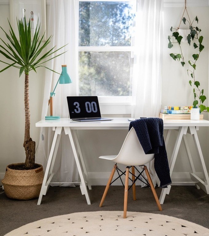 Cara Dekorasi Meja Kerja Agar Nyaman dan Lebih Produktif