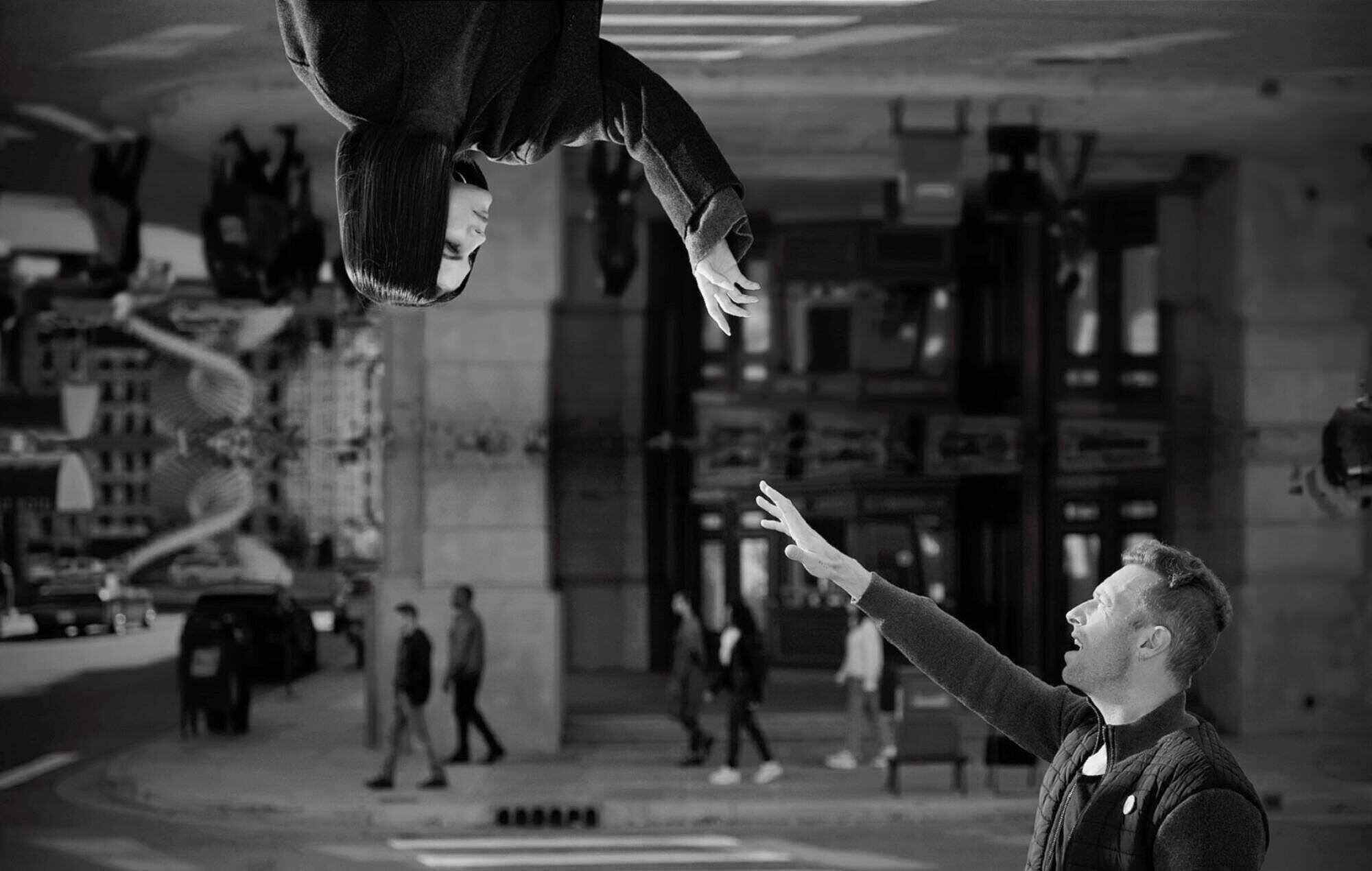 Coldplay Rilis Video Klip 