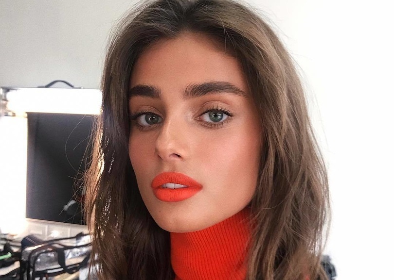 Inspirasi Warna Lipstik yang Cocok Kamu Pakai di Musim Panas