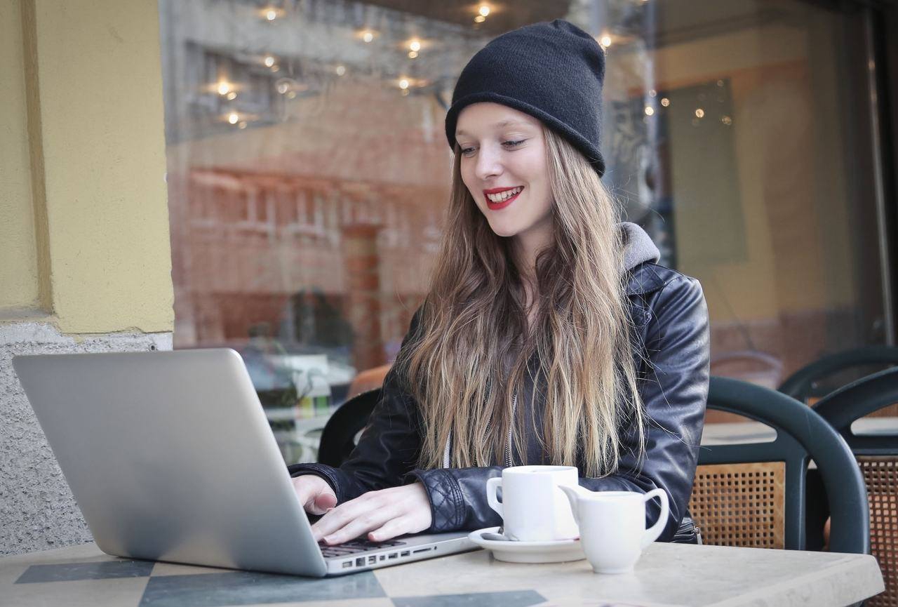 8 Cara Agar Kamu Lebih Bahagia di Tempat Kerja