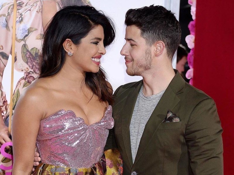 10 Foto Romantis Nick Jonas & Priyanka Chopra Habis Menikah