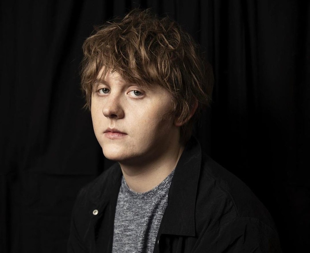 Lewis Capaldi Tidak Mau Merilis Lagu Baru Karena Alasan Ini