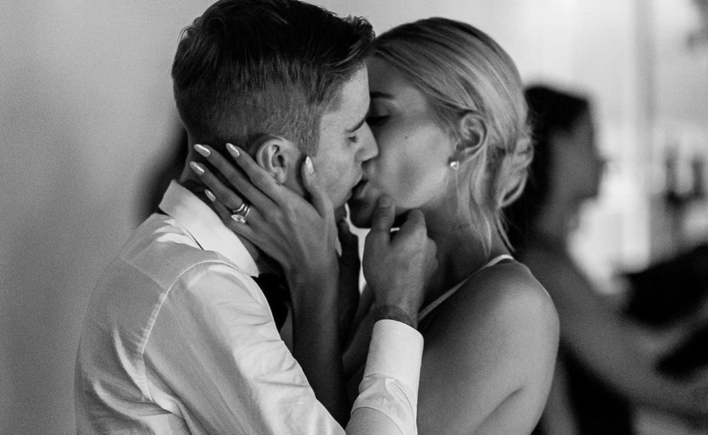 Diejek Akibat Sakit Lyme, Hailey Baldwin Bela Justin Bieber