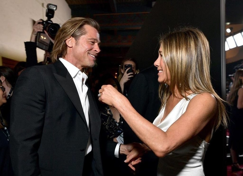 Jennifer Aniston Menang Piala SAG, Ini Reaksi Lucu Brad Pitt