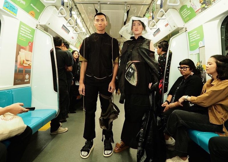 Fashion Rocks 2020 Sukses Gelar Fashion Show Perdana di MRT