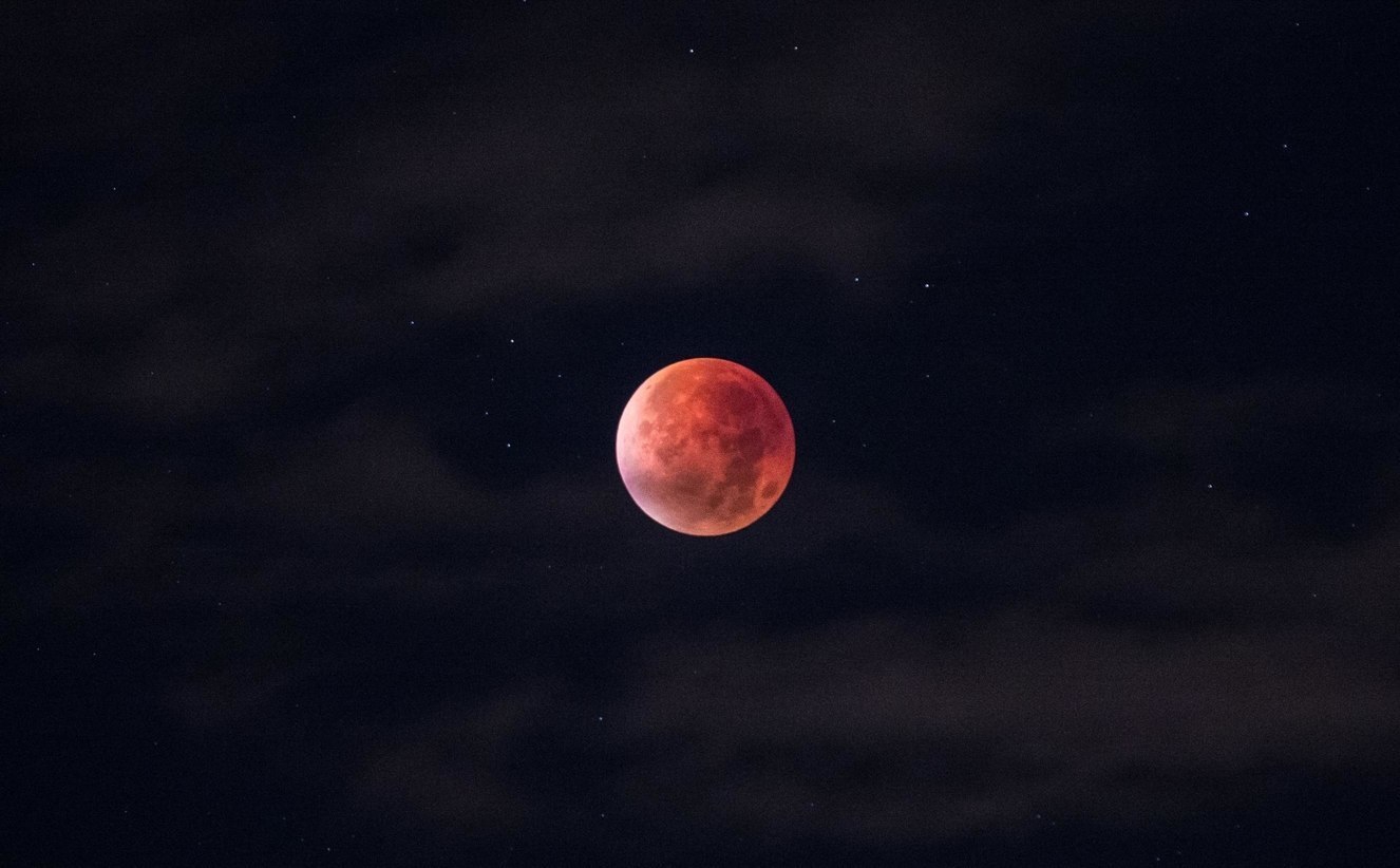 Bulan Pink Supermoon Hari Ini Adalah yang Tercantik di 2020