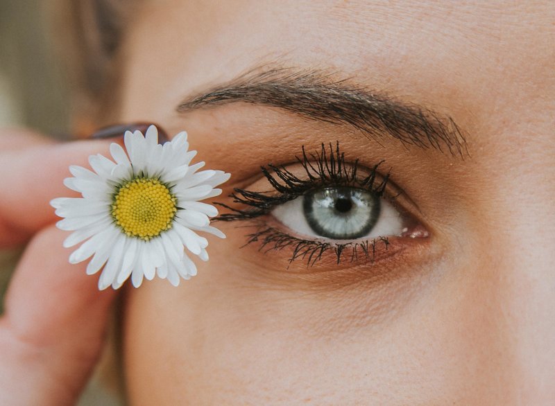 Cara Alami Memanjangkan dan Menebalkan Bulu Mata