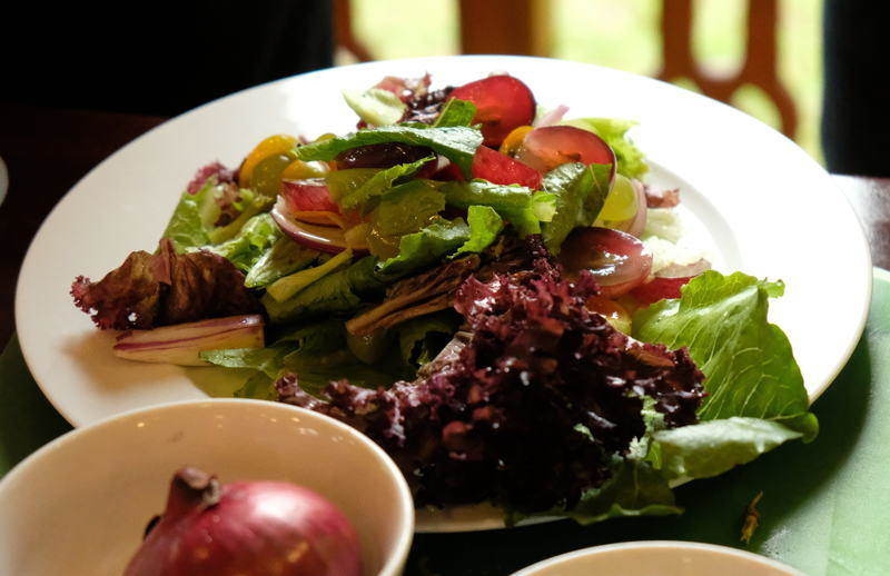 Cara Unik Makan Sehat di The Bale Resto Maribaya