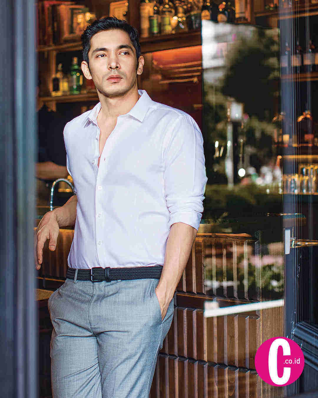 Abimana Aryasatya Bicara Mengenai Gundala dan Menjadi Ayah