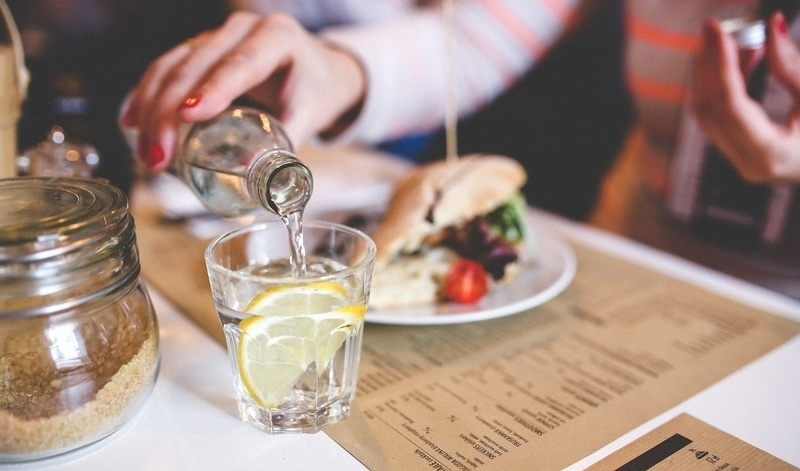 6 Cara Mudah untuk Minum Lebih Banyak Air Putih