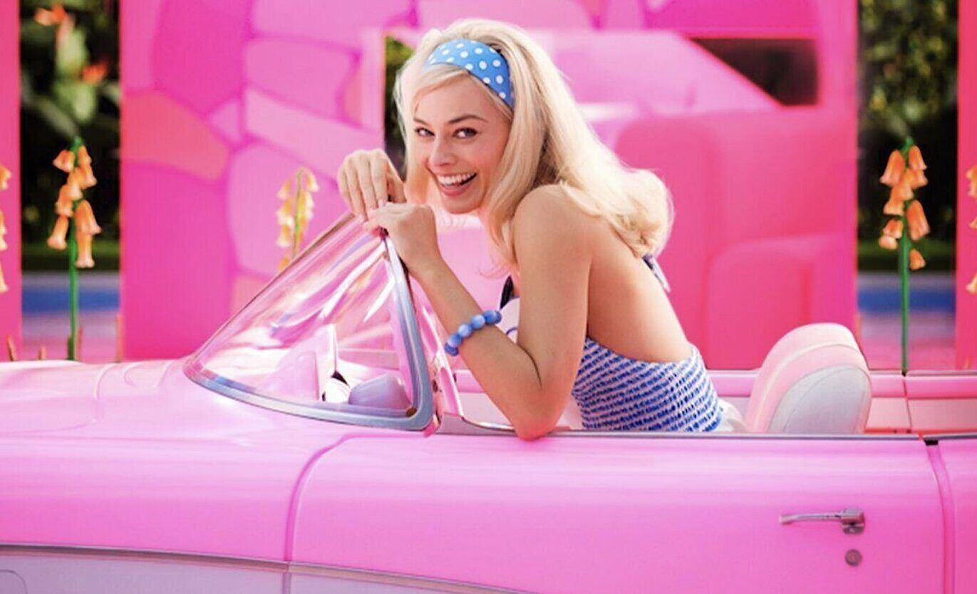Margot Robbie Tampil Cantik di Foto Perdana Film Barbie Live Action
