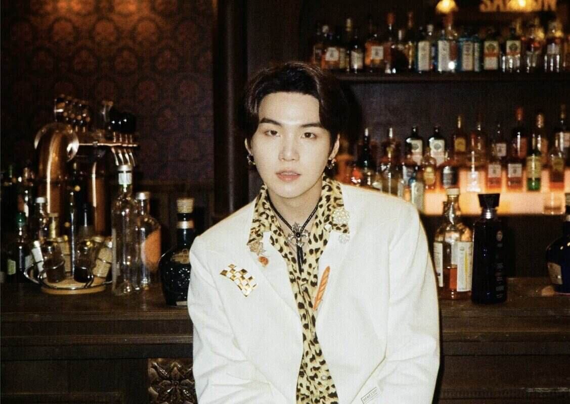 Dikenal Introvert, Suga BTS Rela Keluar Rumah Demi Sosok Spesial