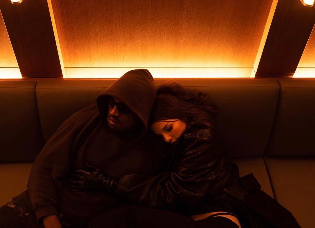 Apakah Hubungan Kanye West dan Julia Fox Hanya Untuk Popularitas?