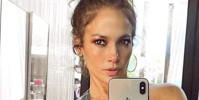 Ini Penjelasan tentang Pria Misterius di Foto Jennifer Lopez
