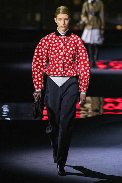 Stylish dan Aplikatif Ini Tren Busana Kerja di New York Fashion Week