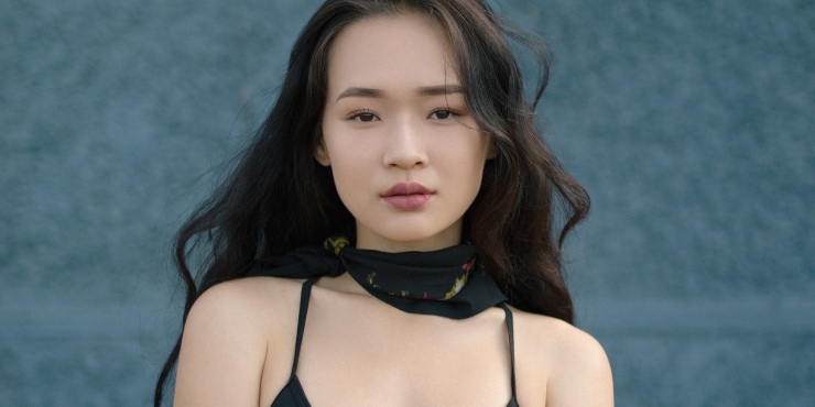 Trik Makeup Glowing untuk Kulit Berminyak