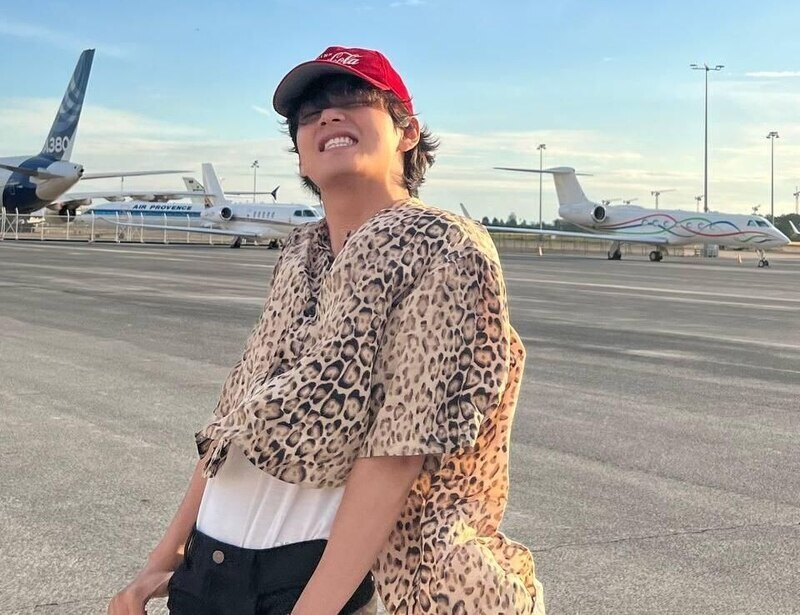  V BTS Minta Maaf ke ARMY & Reporter Setelah Pulang dari Paris