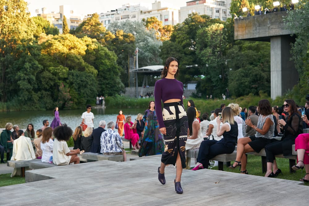 Koleksi Modis dan Keren dari Fashion Show Max Mara Resort 2023